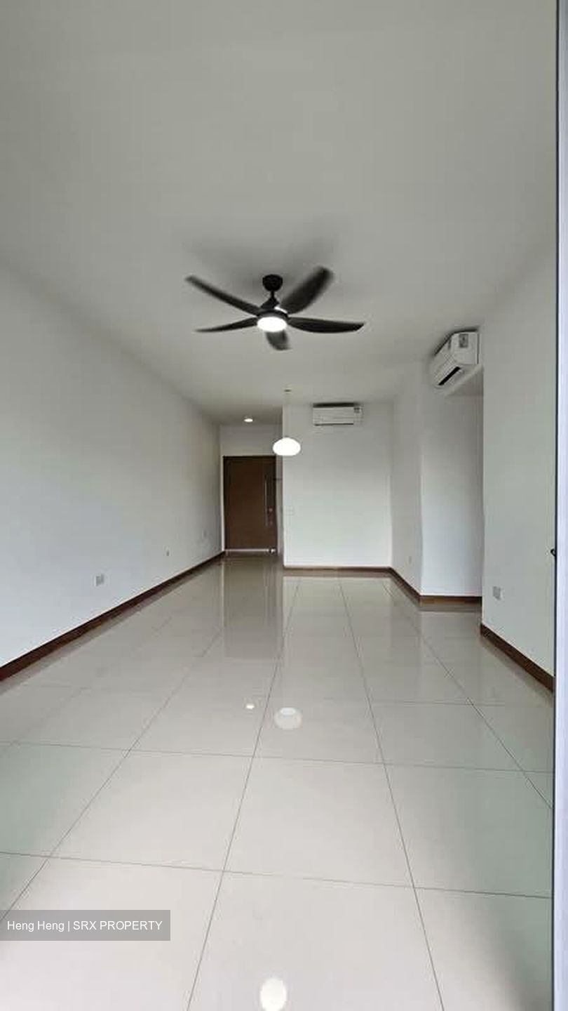 Waterfront Waves (D16), Condominium #548751121
